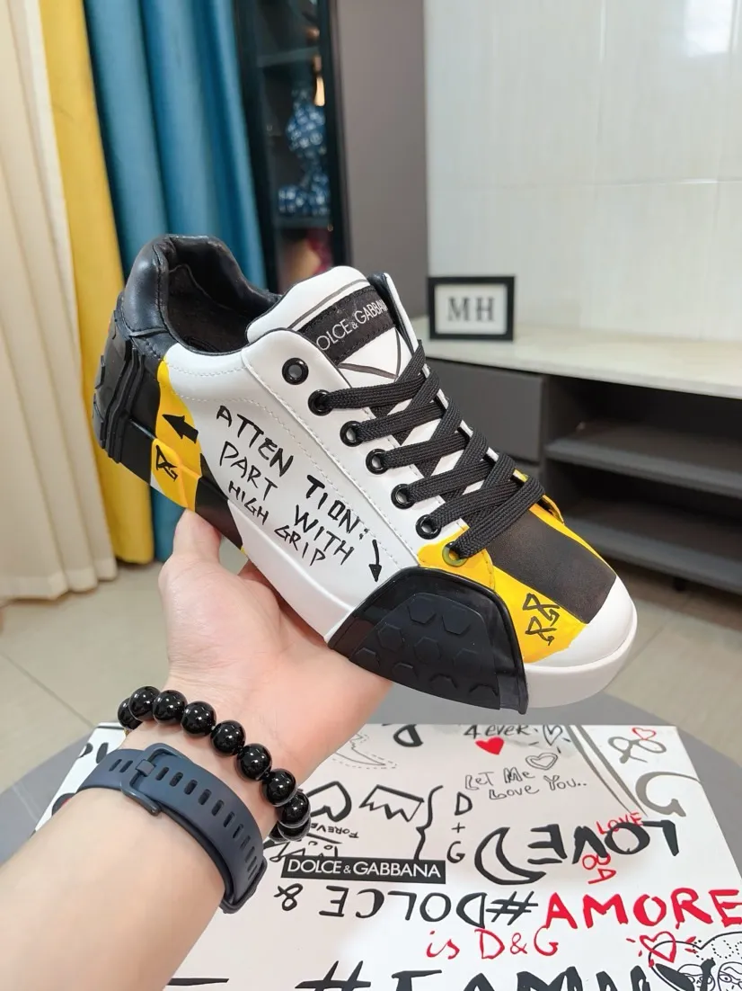 Men's shoes 💰480🌹🌹"Dolce & Gabbana DG" original imported first-layer cowhide ➕ sheepskin lining, light on the foot, comfortable, versatile, original special outsole 🔥favored by trendy men, welcome to compare quality 🔥exquisite luxury, super A level! Compared with the genuine product at the counter, the version is no worse at all! Code number 36-46